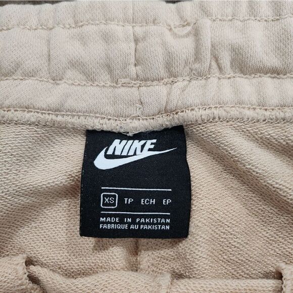 Nike Women's comfy shorts - Picture 3 of 4